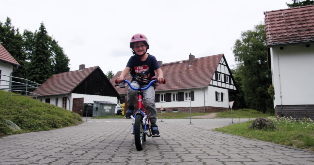 35 Jahre Lebenshilfe Barnim_Imagefilm - frame at 1m58s
